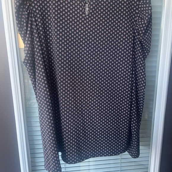 Adrianna Papell Slight Puff Sleeve Black Top with Pink & White Diamond design-M - Picture 4 of 9